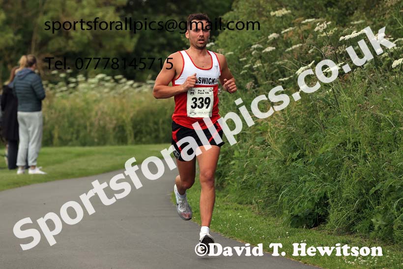 The 2024 Tynedale Pie n Peas 10k Road Race, Ovington to Low Prudhoe Country Park, Northumberland.  Photo: David T. Hewitson/Sports for All Pics
